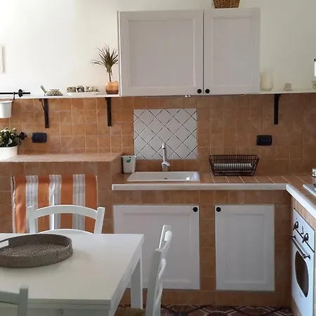 马尔鲁纳公寓 *